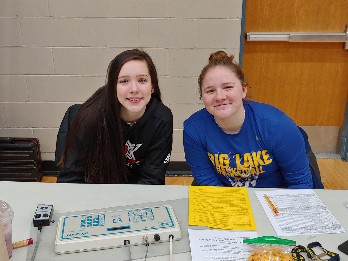 dlump5000's tweet photo. @BLGirlsBball working @BLYBasketballA youth basketball tournament. Hornets making a difference. #OneTeamOneHeartbeat https://t.co/8fpJuEuANU