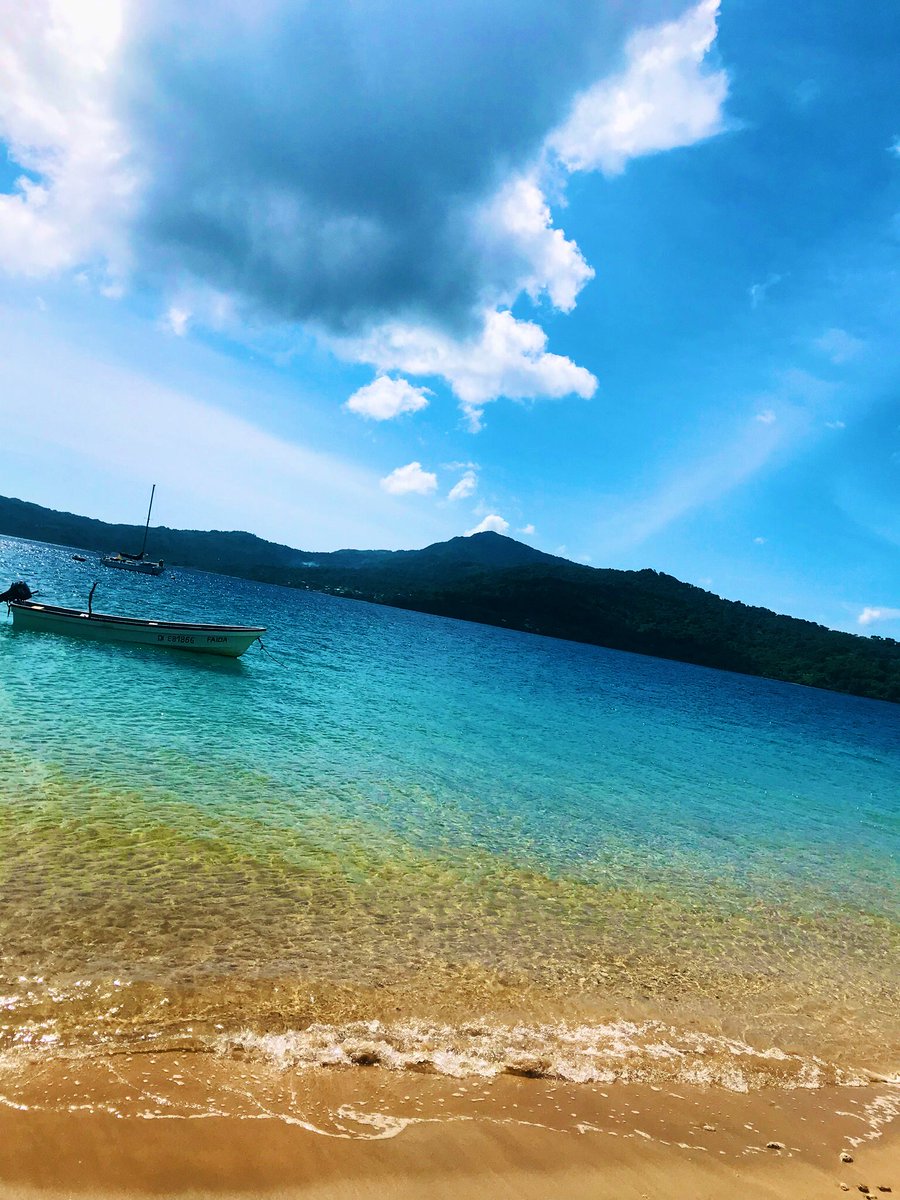 Svbra_'s tweet photo. J’ai pris cette photo, ont dirait pas une photo d’Iphone pour le fond d’écran ? Y’a aucun filtre en plus... Sa c’est Mayotte. https://t.co/CL1NXFrrGl