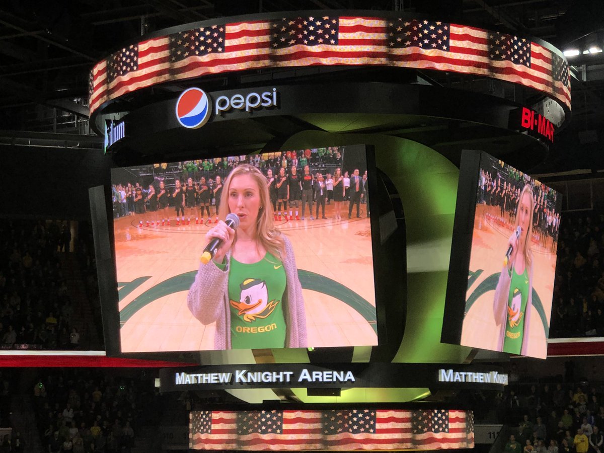 PDX_Ducks's tweet photo. Wow what a night for @OregonWBB! Also, our own Kayla Shepherd ‘12 sang the national anthem and crushed it!! Let’s do it again Sunday in their barn.
Thank you @UOAlumni for the tickets. #GoDucks #DuckState https://t.co/YFIQJjGH0N