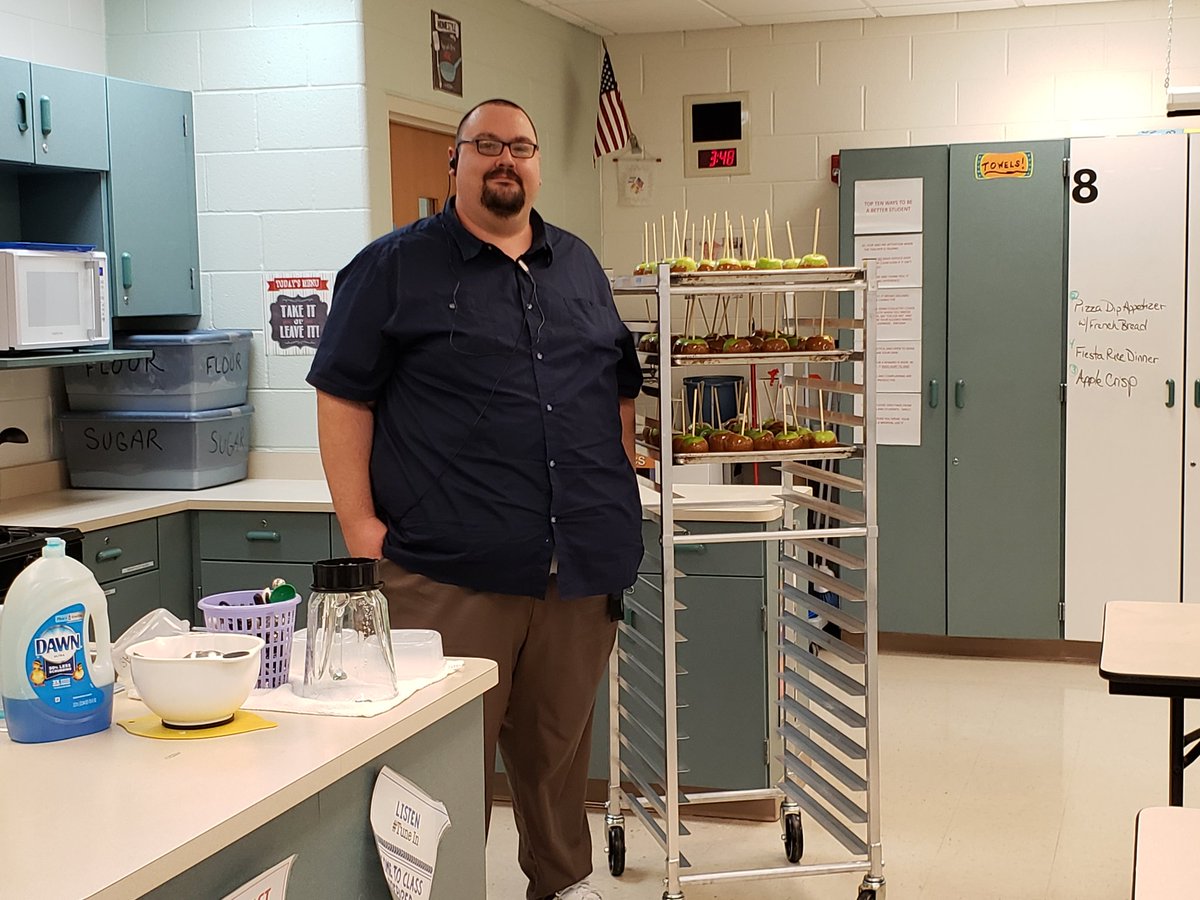 EricaSwanson1's tweet photo. Looking back on some 2019 pictures and found this awesome memory.  Thanks Peter Rubi for you apple donation for our Pride Incentive.  WE Act had so much fun making caramel apples.@IraJonesMS @peterrubi @act_ira https://t.co/6PNiOGXuTN