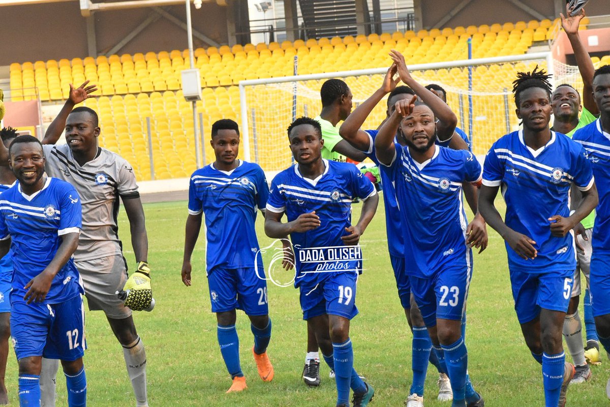 Our captain, <a href="/Awako_10/">Gladson Awako</a> leads the boys to appreciate the fans at the stadium today. 

Brilliant fans as always! 💙

#OlyFlavour #MeSumoOly