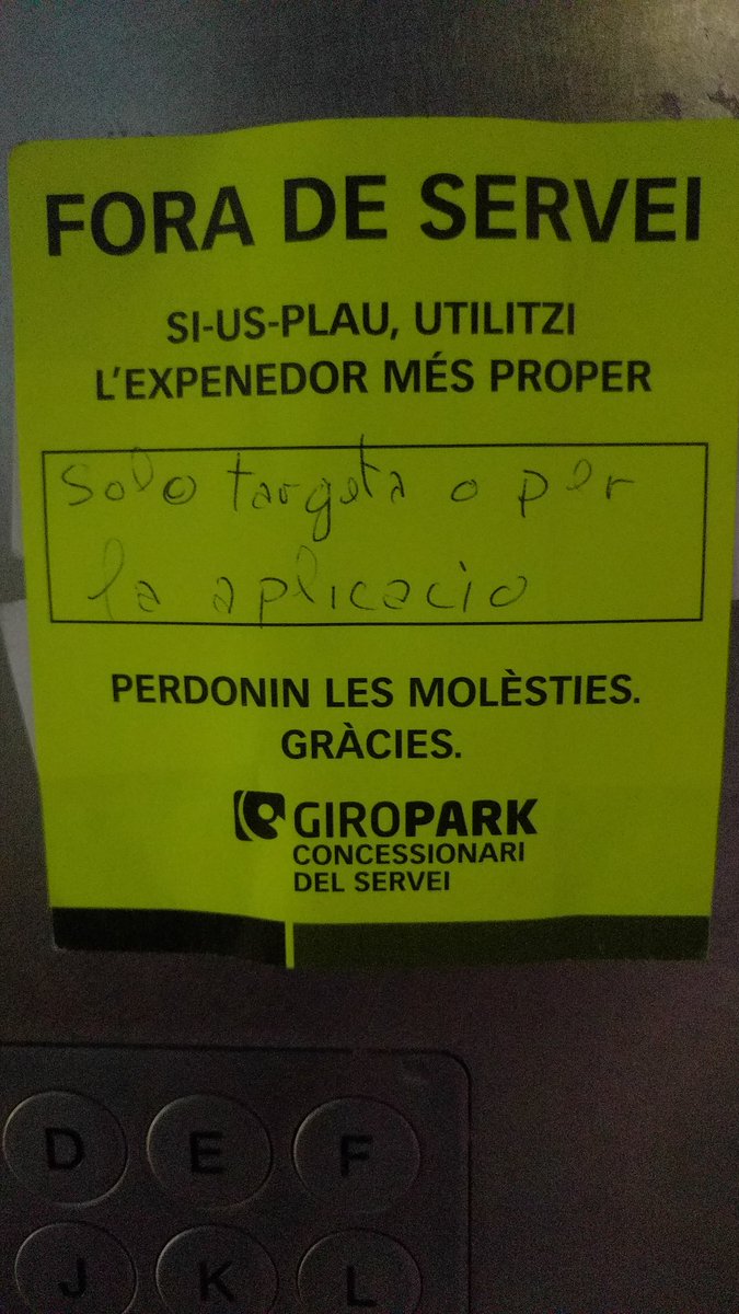 cataclisme's tweet photo. Banyoles i els seus idiomes oficials. @AjBanyoles @radiobanyoles @juntsxbanyoles @banyolestv @BanyolesSumem https://t.co/ZlB08lbLjx
