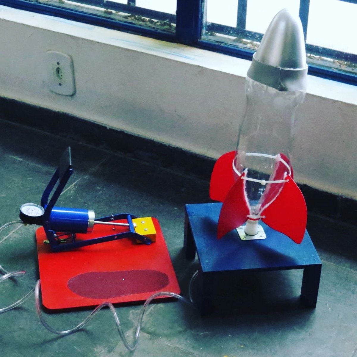 tempo_espaco's tweet photo. 2a semana de Oficinas de Férias, muita coisa bacana saiu daqui... Confere ai...
💡+📝+💪=🤩
#tempoespaco_ateliedetecnologia 
#tempoespaconasferias 
#naohamelhorlugardoqueotempoespaco 
#inventoresinventarao https://t.co/SNH8e6OWHV