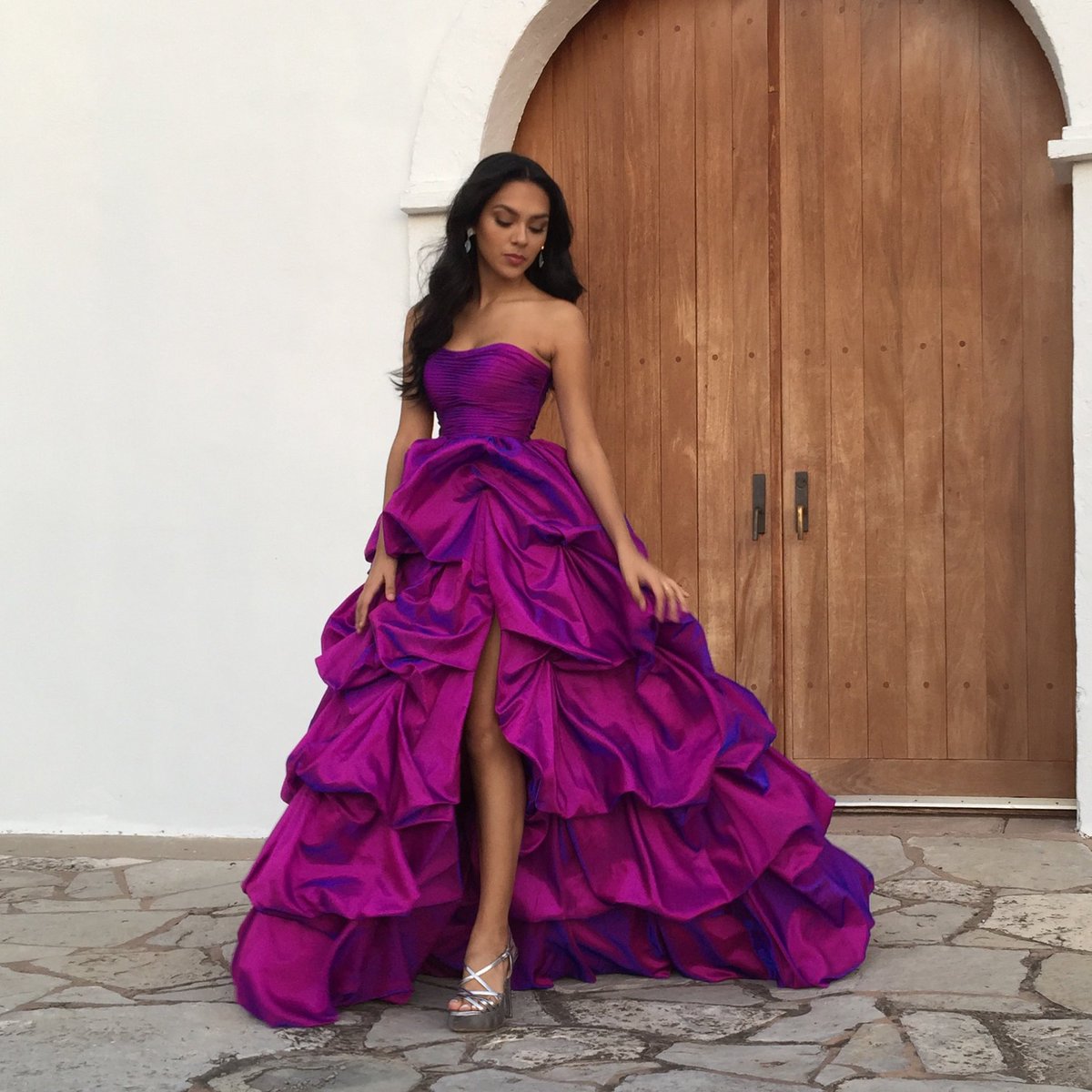 ASHLEYlaurenME's tweet photo. Modern day princess 💜✨🥀 -- Style 1750
📸: @vielkabelen_
#ASHLEYlauren #TEAMfabulous #dress #prom #promdress #prom2020 https://t.co/Bs2ZHKTf1J