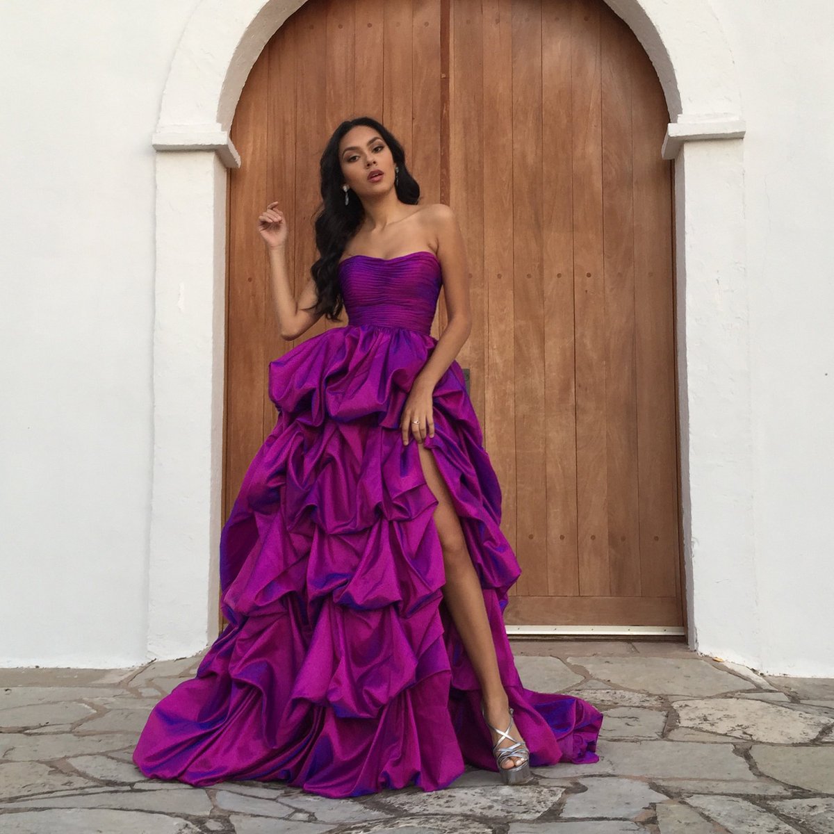 ASHLEYlaurenME's tweet photo. Modern day princess 💜✨🥀 -- Style 1750
📸: @vielkabelen_
#ASHLEYlauren #TEAMfabulous #dress #prom #promdress #prom2020 https://t.co/Bs2ZHKTf1J