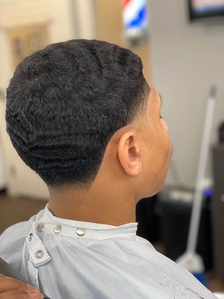 100kzaycutz's tweet photo. C R I S P Y ππ₯π #PremiumFadeLeague #TXSTbarber #UTBarber #AustinTX #SanMarcosBarber #Austinbarber #AustinBarbers #bartoncreek #Austinbarbershop #Kylebarbershop #UTfootball #pflugervillebarbershop #beecave #6thstreet #texascapitol #mountbonell #ut23 #ATXbarber #mensgrooming https://t.co/04PQ2vY3RQ