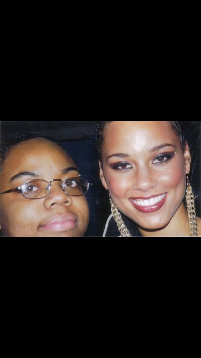 _goldenchile__'s tweet photo. #HappyBornDay #HappyBirthday to the musical 🎶 #Legend !!!!! @aliciakeys yassssss enjoy it babyeeeeee!!!!! #GramKeys https://t.co/ff0I52oedW