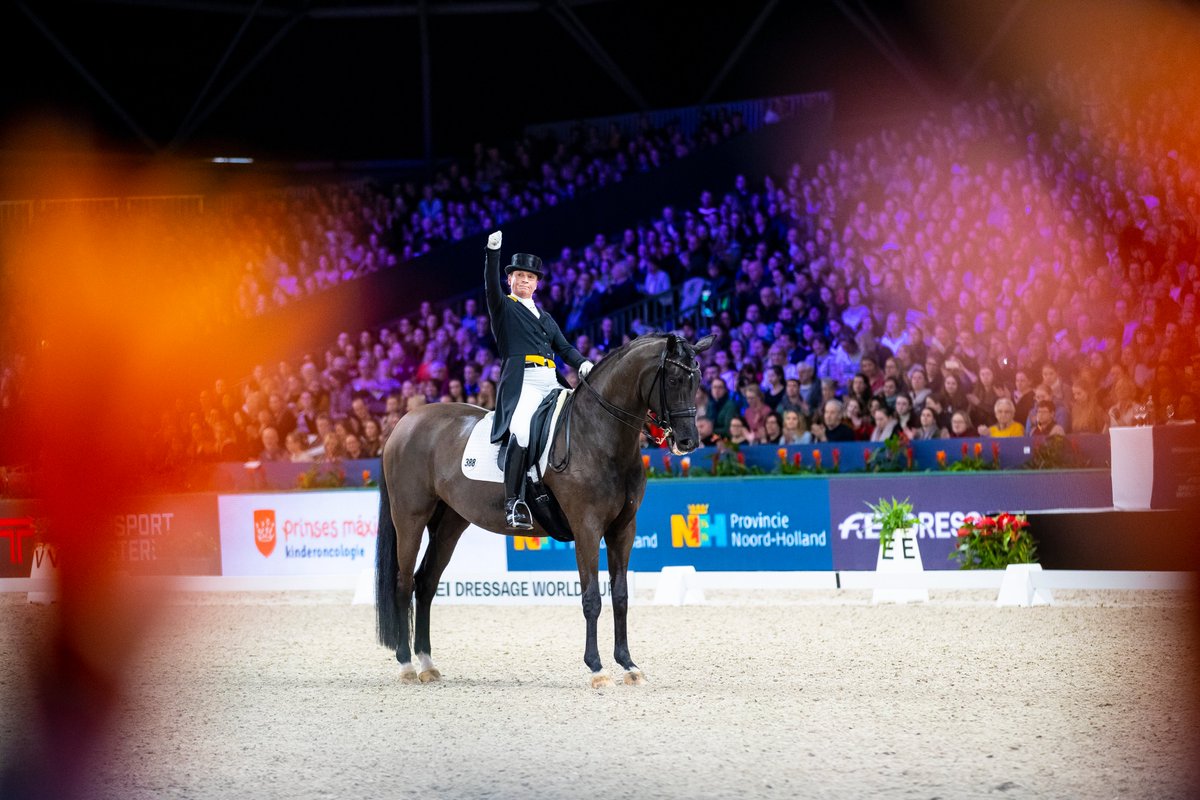 It’s magic number 5 for Isabell Werth! 🤯

Aboard the incomparable Weihegold, the dazzling duo made their mark in the ring as they danced their way to a 5th consecutive FEI Dressage World Cup triumph in the Dutch city. 🏆

Catch all the details 👉 bit.ly/2RrWe4z