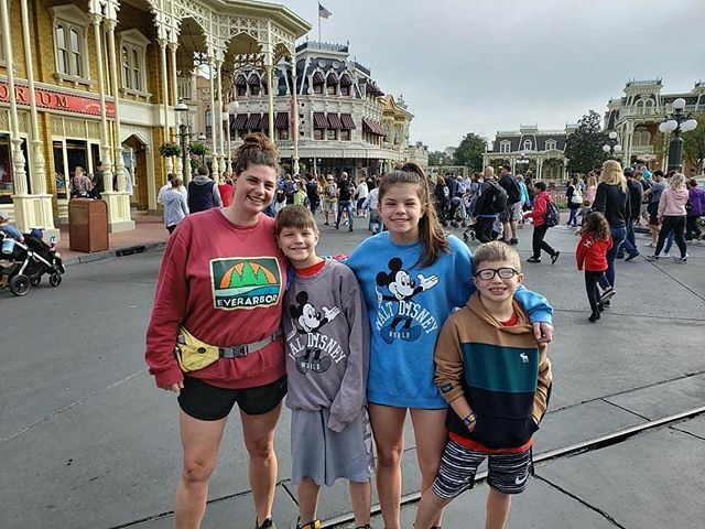 Everarborco's tweet photo. Everarbor has made its way to Disney! Cute family picture! As always... you send 'em, we will post 'em!
#everarbor #stepoutside #outdoorlifestyle #outdoorfashion #disney #florida #disneyworld #disneystyle #waltdisneyworld #magickingdom #disneylif… https://t.co/Egxk2SNyQD https://t.co/fMV4xqw0vr