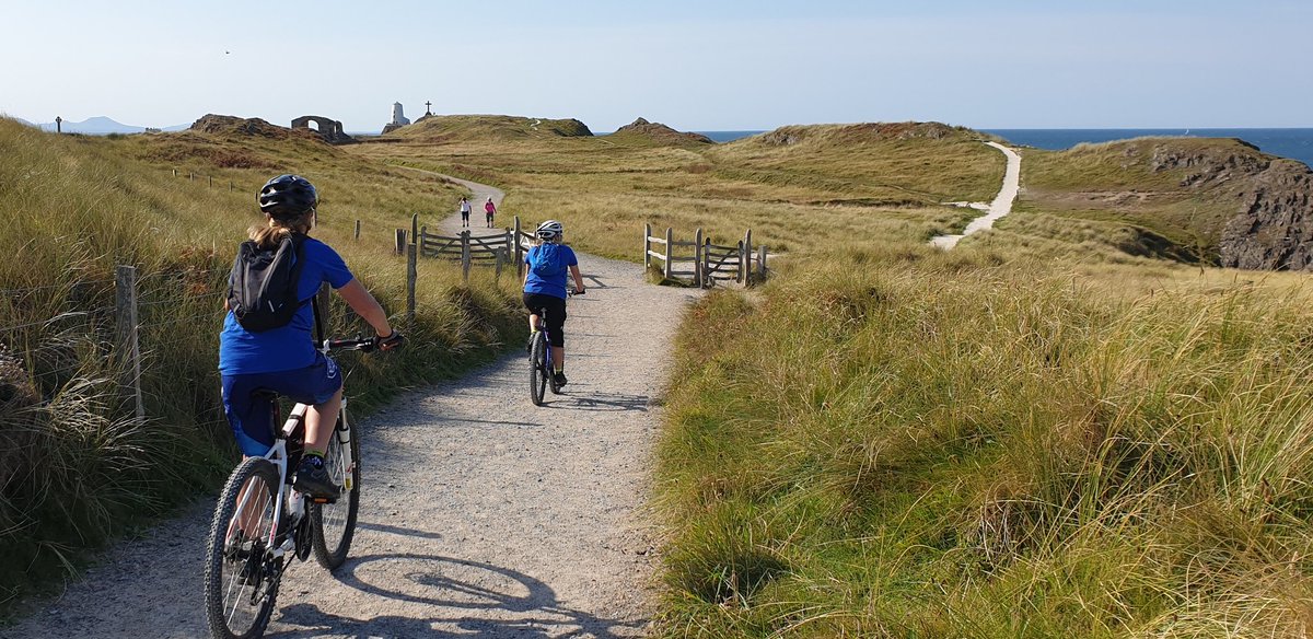 #dyddsantesdwynwenhapus i bawb ! @OnlyNorthWales @WelshCycling @BeicioCymru @LetsGetMovingNW @UKCycleChat @VisitAnglesey @SustransCymru @SheCyclesWales @HSBCUKBreeze @mtbcymru #cycling #welshpassion @ItsYourWales @visitwales @NewboroughCC @FONewboroughB