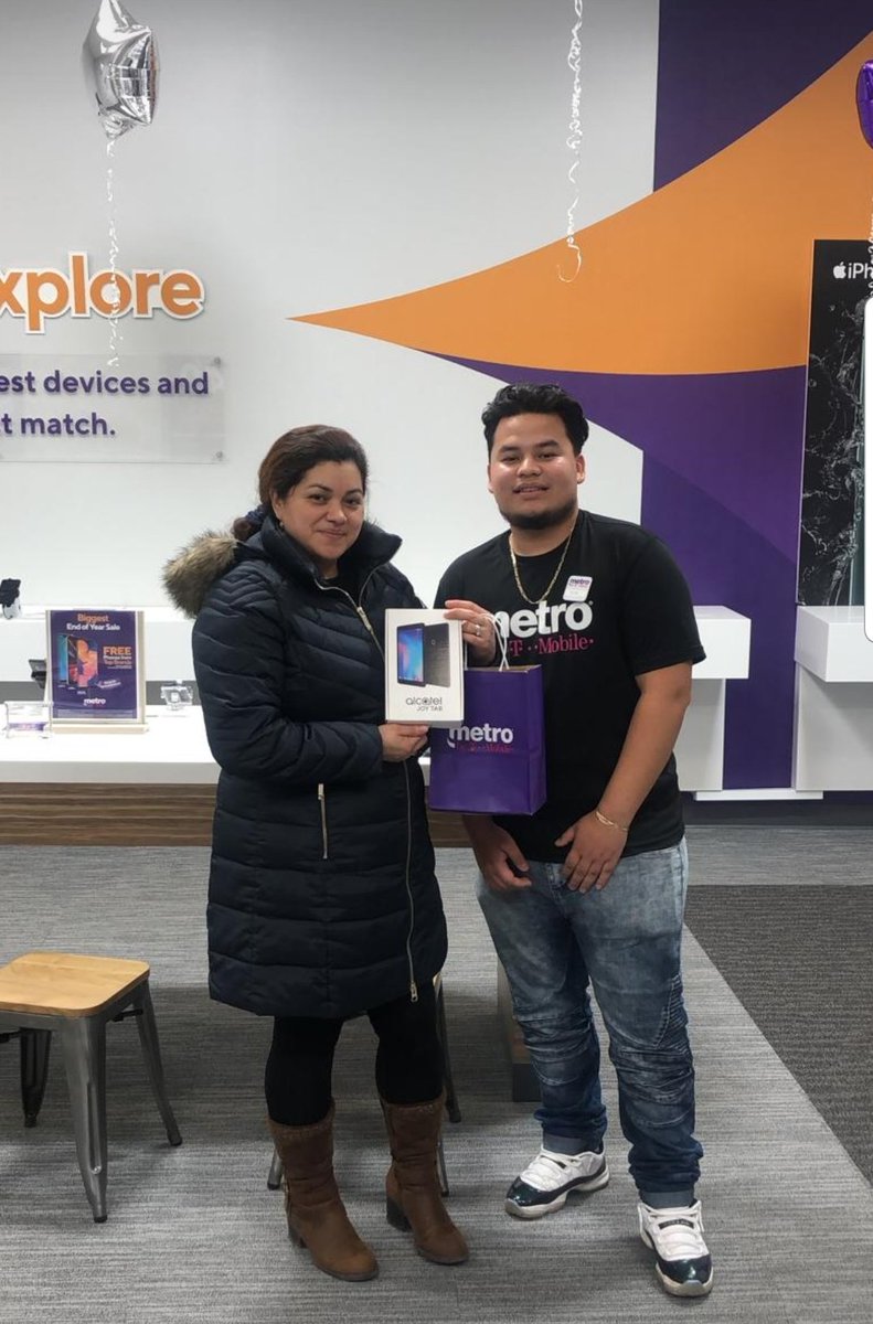 JZeledon3's tweet photo. Come see our Amazing @MetroByTMobile Team at 3018 14th St NW in DC...#BAWA 1st Magnet Store is taking care of our customers needs. #tabletonus
@BarryTMetro @ToddCEmetro @GuyGreenJr https://t.co/jhL0jCMPBi