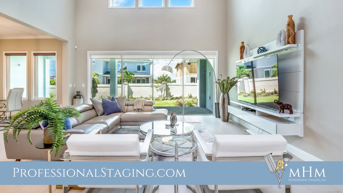 MHMStaging's tweet photo. With the gorgeous light brightening up the whole room, the design had to compliment this feature. What do you love most about this room? ๐๐
.
.
.
#homestaging #staginghomes #stagingsells #stagingworks #stagingtosell #homedesign #design #housedesign #luxurystaging #luxurydesign https://t.co/IEQ7IfAPNs