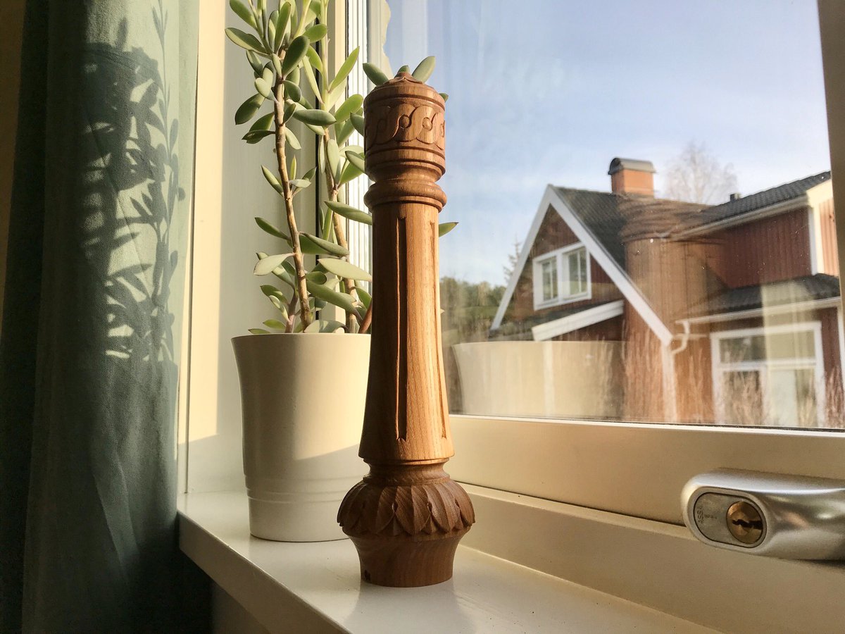 Micke's tweet image. Tillfredsställande köp 😌 Handgjord pepparkvarn gjord av en utav mina täljidoler.