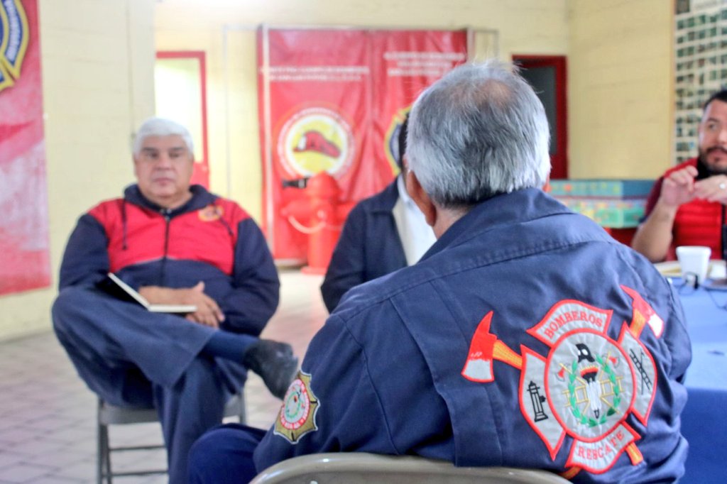 BomberosMexico1's tweet photo. #ConoceMás

En el 2do día de actividades, la Mesa Directiva de la #AMJB establece estrategias de Fortalecimiento.

Este plan contempla:
🔺Incrementar número de socios y categorización.
🔺Posicionamiento y comunicación.
🔺Procuración de fondos.
🔺Capacitación, entre otros. https://t.co/yXiTXWyFkH