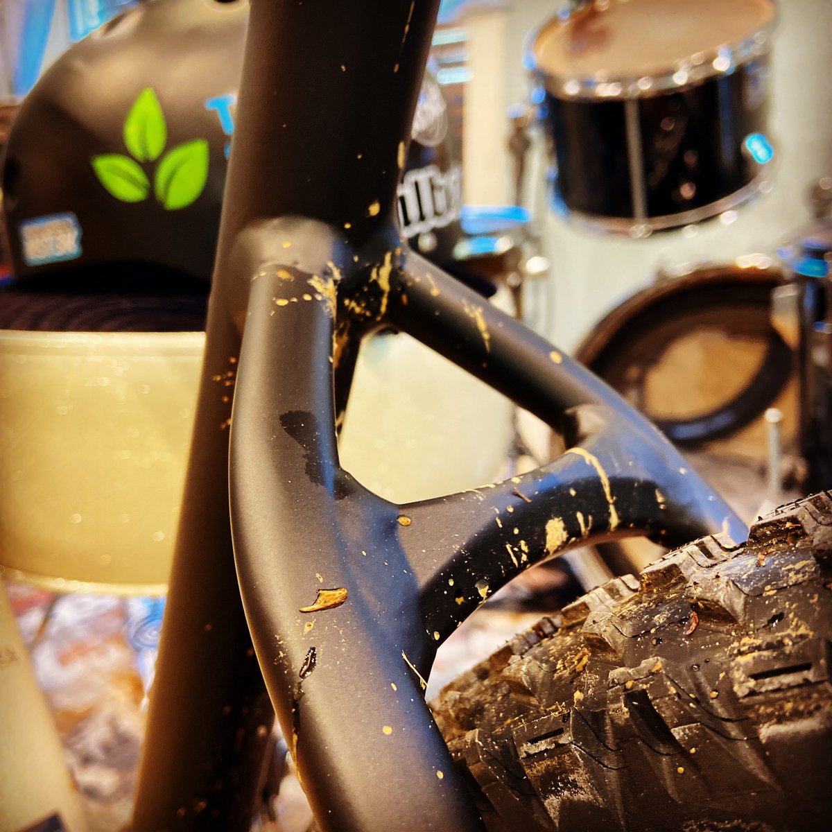 stringbox's tweet photo. A little road time acquired!
Sightings...
1 squirrel: terminated.
1 squirrel: active.
1 gorilla: statue, active
#bike #bikes #biking #mountainbike #mtb #giant #fathom2 #maxxis #citycycling #roadtime #thighsaresore https://t.co/qbH2tbMGu0