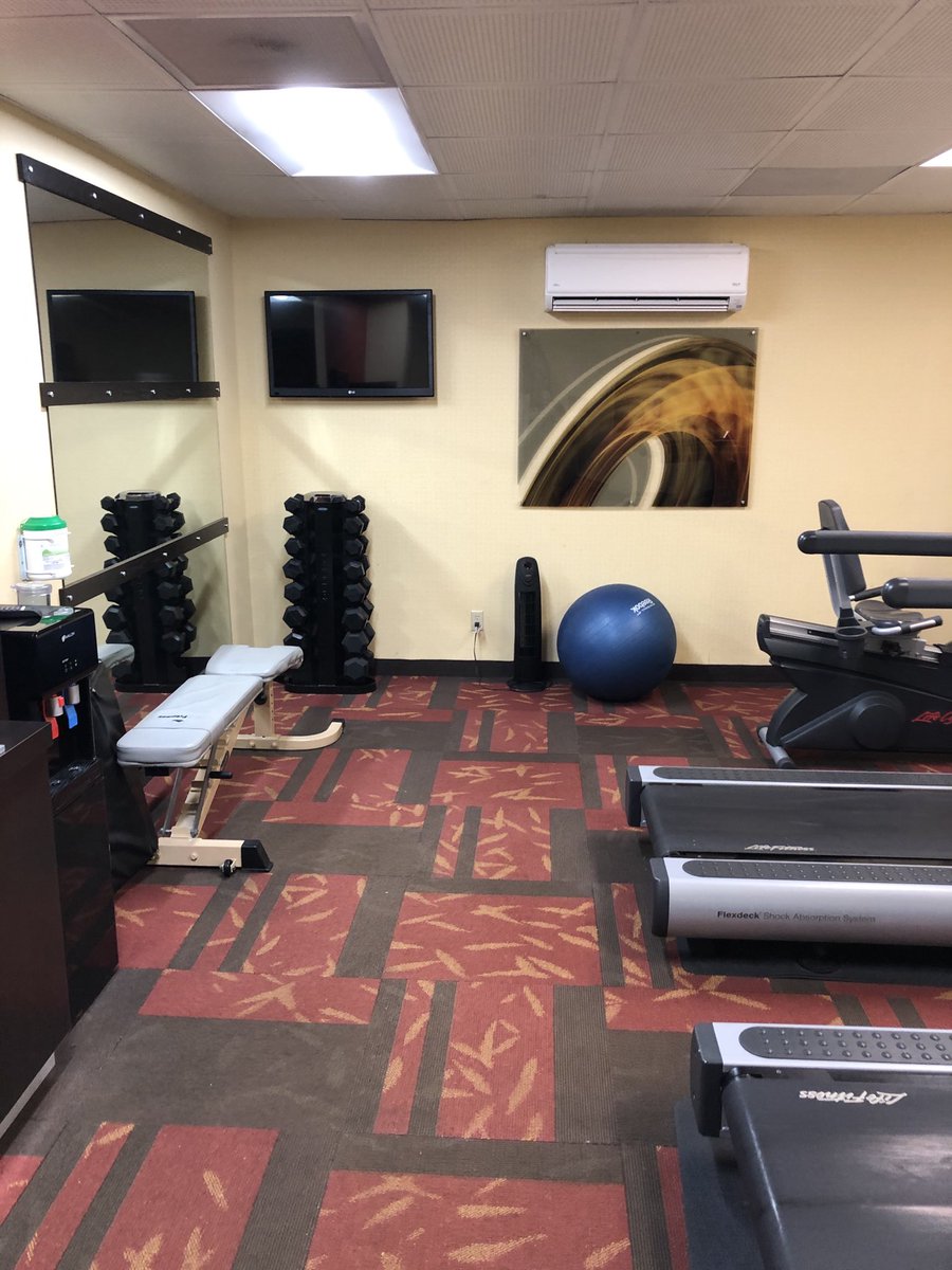 JohnGrantJr24's tweet photo. This little hotel gym will do just fine. Getting a #True24 workout in before our scrimmage in South Bend. #gettingbetter https://t.co/eP5Dh9Tfx1