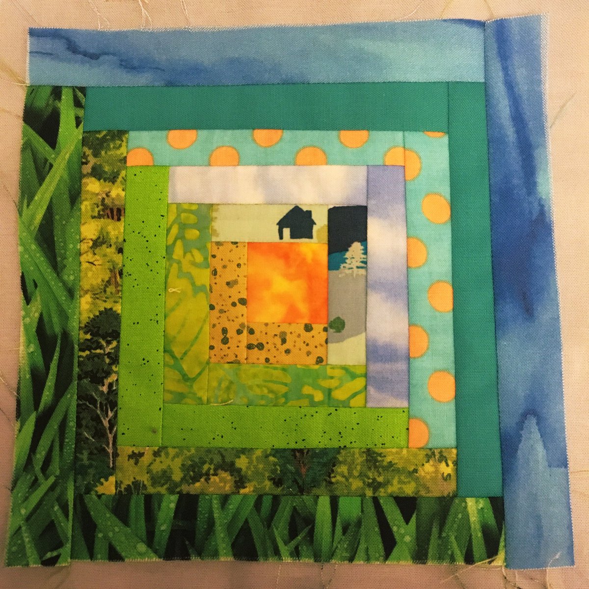 heatherfirby's tweet photo. So nice to be reunited with Block of the Month, my monthly quilting therapy 🌞 My 2020 theme is #inspiredbynature 🌳

#logcabins #blockofthemonth #meaningfuloccupations #exetersewing https://t.co/zTMngdpZ98