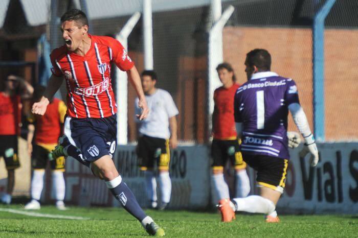 AscensoRetro's tweet photo. 🔴Hoy, a sus 38 años, Federico Barrionuevo jugará su ultimo partido como profesional. 

👉🏻A lo largo de su carrera jugó en mas de 10 equipos del ascenso argentino. https://t.co/dKR2txUhMd