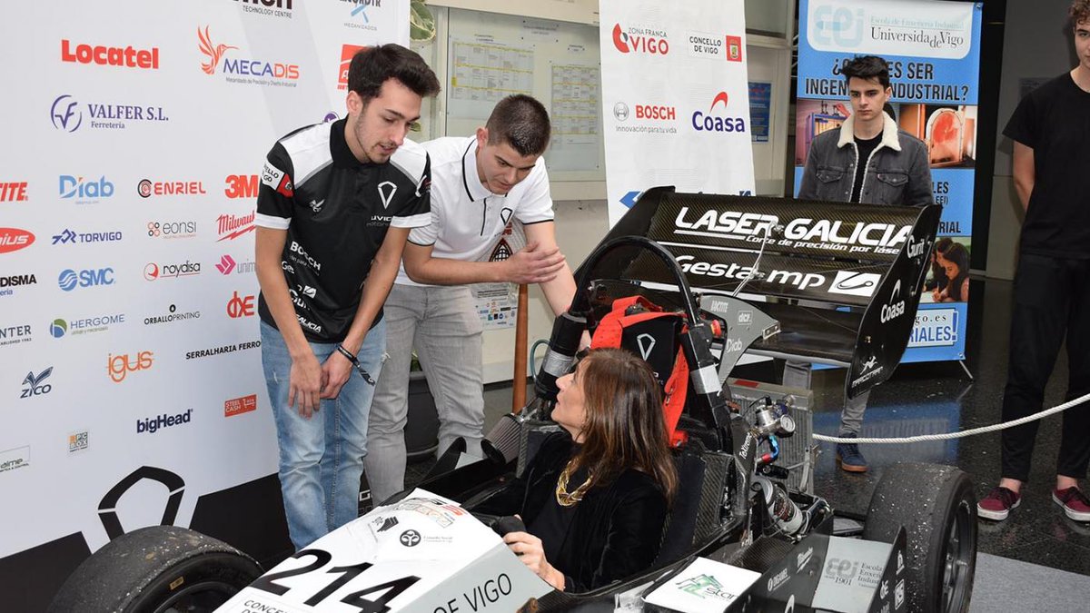 uvigo's tweet photo. A @eeiuvigo recibiu este venres a visita da conselleira de Educación da @Xunta que puido coñecer de preto o proxecto de @UVigoMotorsport
#UM19
👉https://t.co/rPuPNt2pmp https://t.co/dMwmtym4fJ