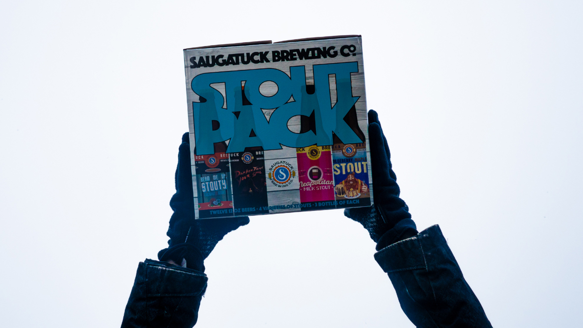 saugatuckbrew's tweet photo. π₯π It's the weekend and you know what that means -- it's time to put your hands up and STOUT!
#HeresToHappy
#StoutPack
#VarietyPack
#PutYourHandsUpAndSTOUT https://t.co/UmnXmWEc47