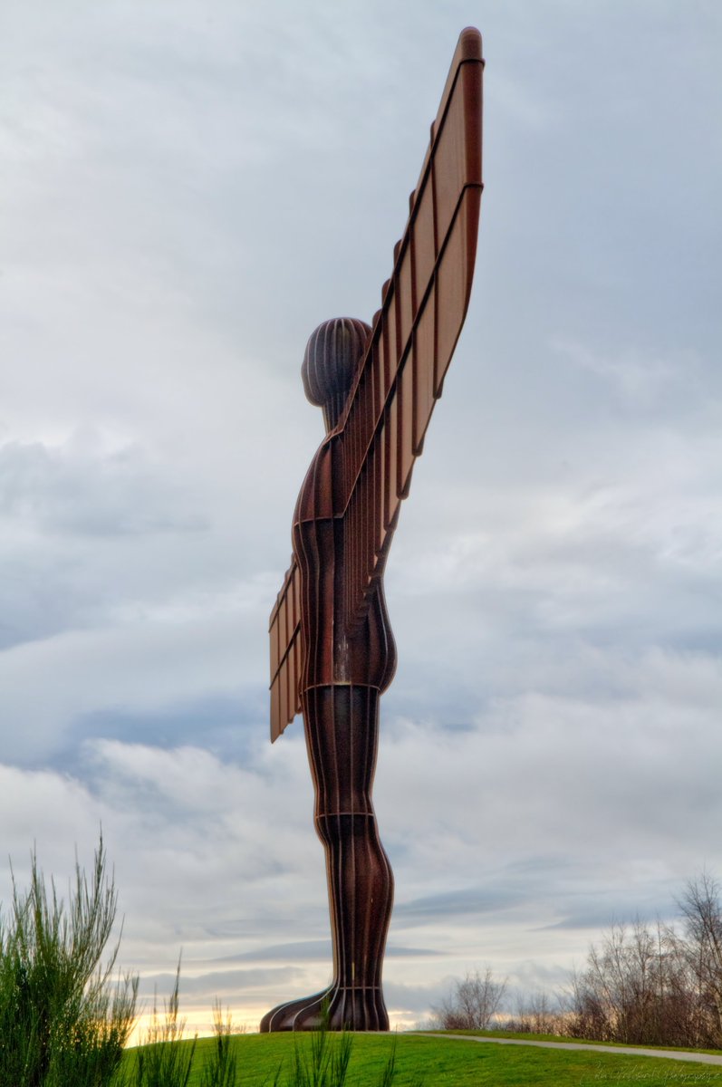 c2seven's tweet photo. #AngelOfTheNorth #OUStudentsOnTour on way to tutorial #T218 https://t.co/5i5vweWzBj
