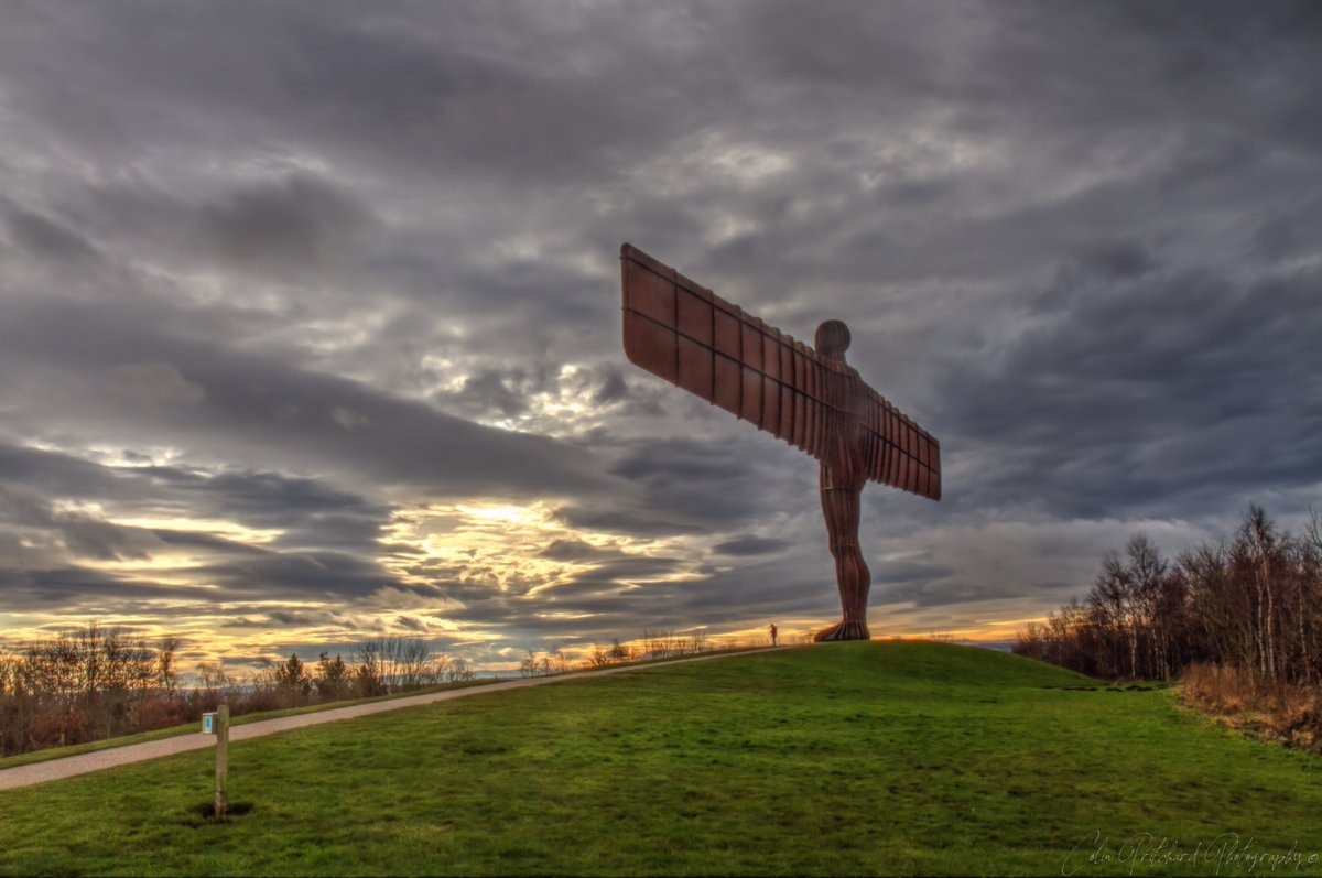 c2seven's tweet photo. #AngelOfTheNorth #OUStudentsOnTour on way to tutorial #T218 https://t.co/5i5vweWzBj