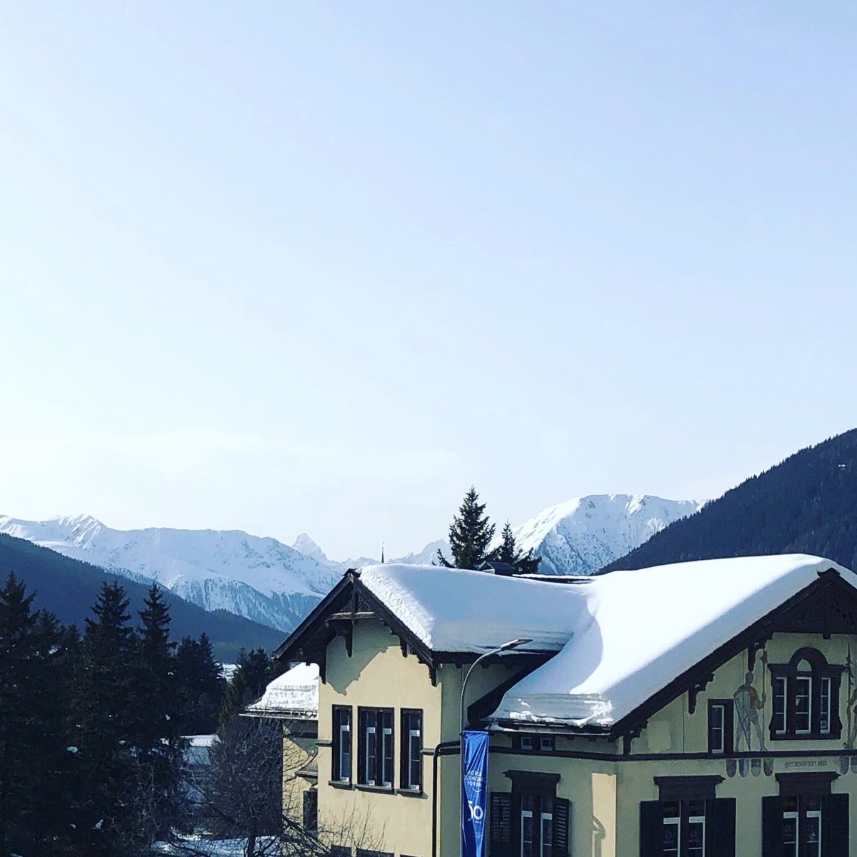 fleurvd's tweet image. Looking back at a great week at #WEF20. Incredibly proud of all our @EYnews PR &amp;amp; #socialmedia activities; continuously raising the bar while seeing some snow at the same time! Check out @Carmine_DiSibio’s Insta story for a snapshot: instagram.com/s/aGlnaGxpZ2h0… #BetterWorkingWorld