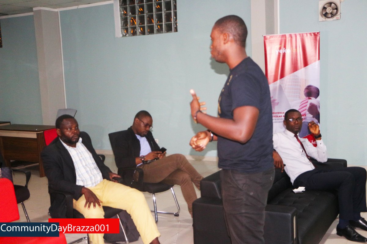 community_days's tweet photo. Instant #Picth aux #CommunityDayBrazza001.
5 minutes pour convaincre l'auditoire sur la solution @niochiapp .
Faire découvrir nos pépites pour contribuer à leur promotion telle est l'ambition de la partie "Découverte" des #CommunityDays. @PrinceYoulou. https://t.co/YacHGL9H2o