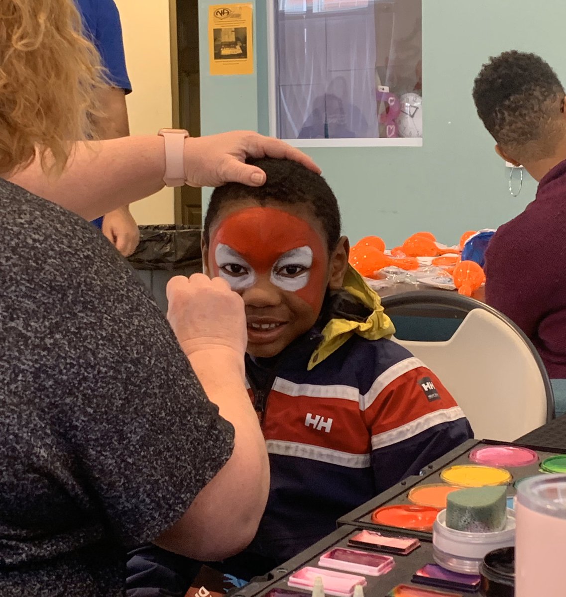 DC_Housing's tweet photo. Having fun and engaging youth at #Highland Community Center. Games, books, face painting, food, and more! Here until 3 p.m. today!
Thanks to @EverybodyWinsDC, @dcpl , and #CarboneEntertainment. #WeareDCHA #DCHABuilds https://t.co/RKbLEWgBKq