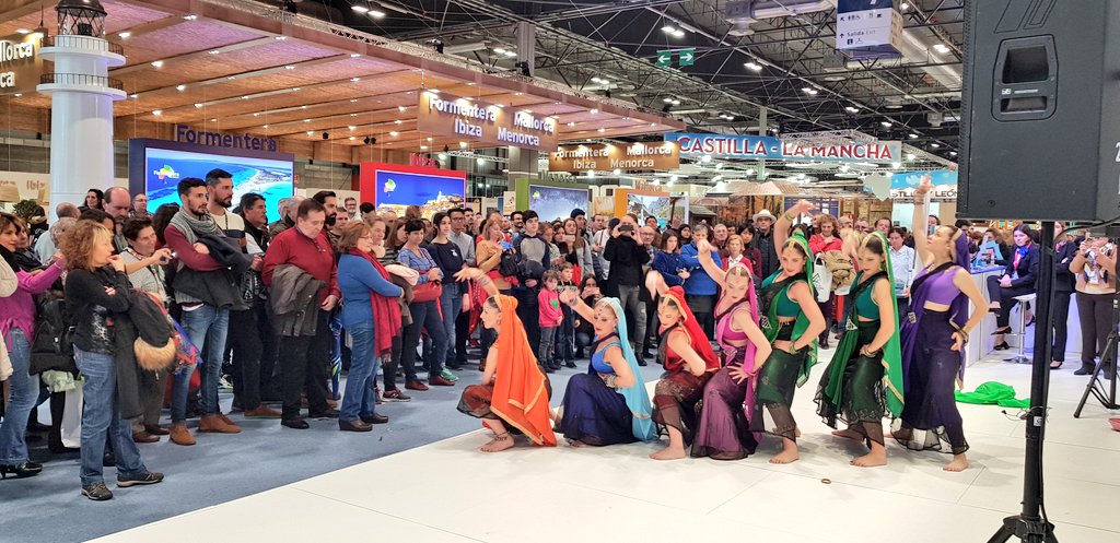 Todo un éxito de público en este primer día de actuación del <a href="/BalletColores/">BALLET COLORES</a> en el stand de #MelillaTurismo 

Mañana volvemos con más actuaciones en el último día de #Fitur2020 <a href="/fitur_madrid/">FITUR</a> 
#Melilla #PuenteDeCulturas