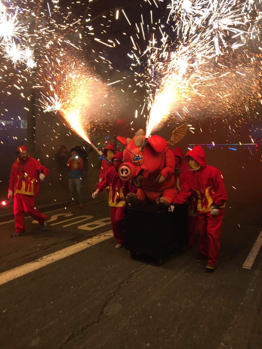 DiablesTrapes's tweet photo. Foc a la bèstia!!!!! #espurna https://t.co/yHBSUZgiBa