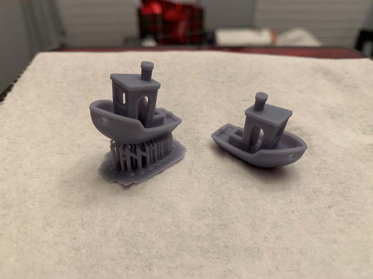 Mekheri's tweet photo. Sooo last night got a last minute little test print done! Was trying my hand at adding supports and seeing the difference between using supports and just letting the model build on the plate. These guys are tiny! But both worked out well! #3Dprinting #tigersmakingtoys #printtest https://t.co/XKIPGO8TvO