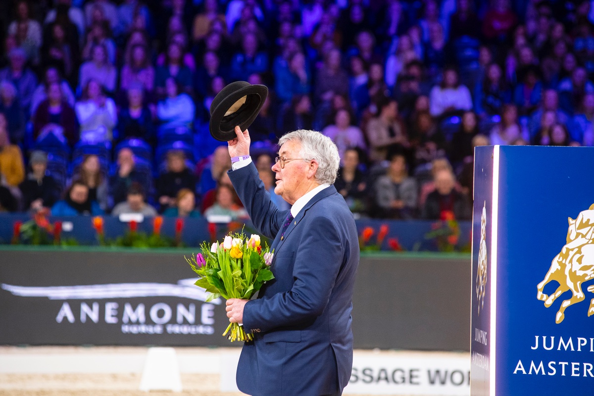 Nico van Aken nam na vele jaren als ringmeester afscheid van Jumping Amsterdam. Lees het volledige bericht via: jumpingamsterdam.nl/nico-van-aken-… Foto: Digishots
