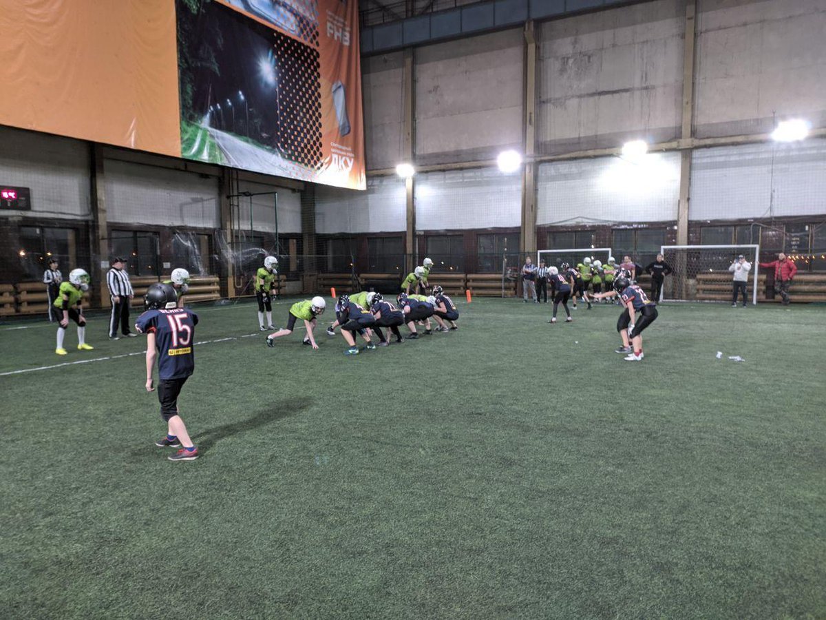 bears_samara's tweet photo. 🏈Первая игра против Петрозаводска и первая в истории наших юниоров возраста U15. Уступили 18:6, но защита порадовала!🔝 Сделаем разбор ошибок и завтра с новыми силами в бой!🐻 
#СамарскиеМедведи #американскийфутбол #первенствоРоссии #юниоры #молодежка https://t.co/HwSSKutgkQ