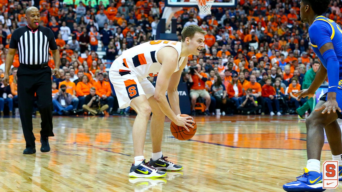 Cuse_MBB's tweet photo. Buddy 👌

His first points of the 2nd half give him 21 for the game. https://t.co/5kFKOcl2Oh