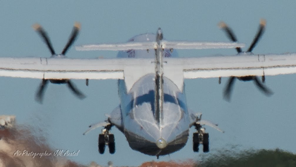 jmanatol's tweet photo. #SabadoNoche
#Simetrias en el #despegue del @ATRaircraft de @AirNostrumLAM @iberia desde la #pista04 de @DonostiAir #LESO
#FullPowerToFly✈️📷
#ATRspotters
#VuelaDesdeHonda
@controladores https://t.co/Uq2KMlWnve