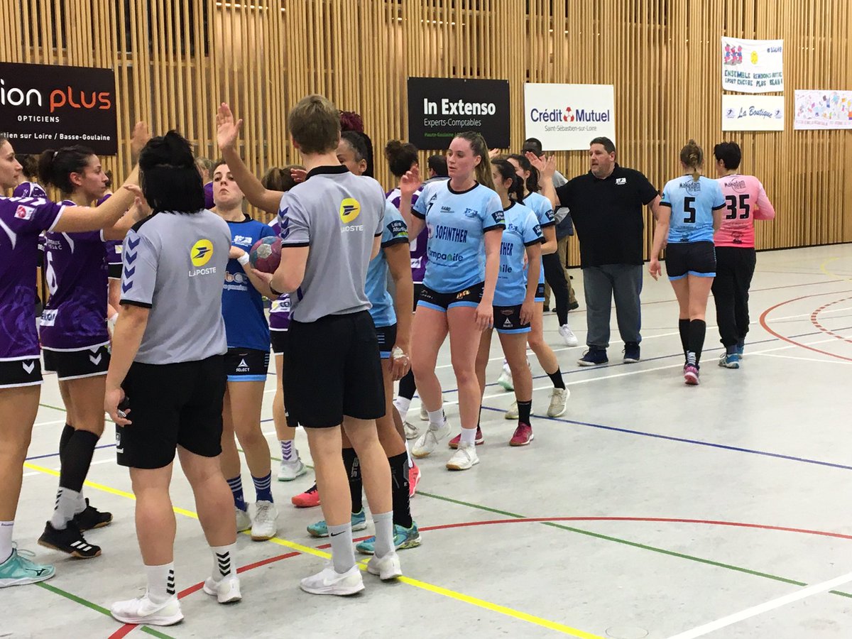 3SLHB44230's tweet photo. [#N1F - FIN DU MATCH]
Défaite des filles 26-29 face à #Pessac.
Un match frustrant car les filles ont malgré tout montré de belles choses ce soir.
On se retrouve demain après-midi pour encourager nos seniors garçons à la salle Abalo à 17h00.
#Forza3SLHB #OnLacheRien 💪🔵 https://t.co/2GZfHnACH5