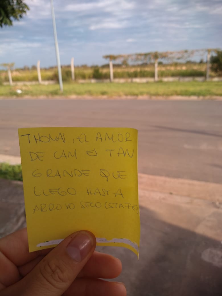 Thomaspahn's tweet photo. Cami me dijo que todos los comienzos de mes iba a darme una sorpresa y me sale con estas cosas. Te amo @CamHerrera19 no se si te merezca https://t.co/YbyjMUq64E