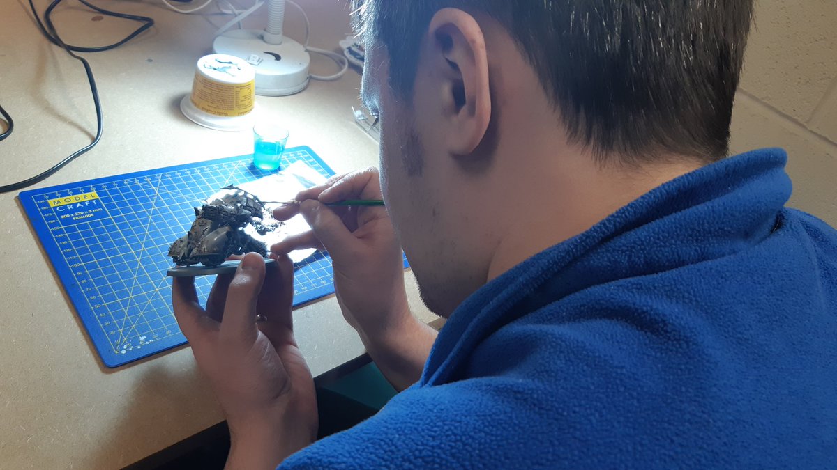 PaintedByG's tweet photo. #PBGMasterclass was a resounding success today @battlebunkerltd! Great group of painters turned out some fantastic Blight-Haulers!
Working on my next class now, I'll hopefully announce it soon.
#Warmongers #NewAoS #AgeOfSigmar #40k https://t.co/AmR57I6HRs