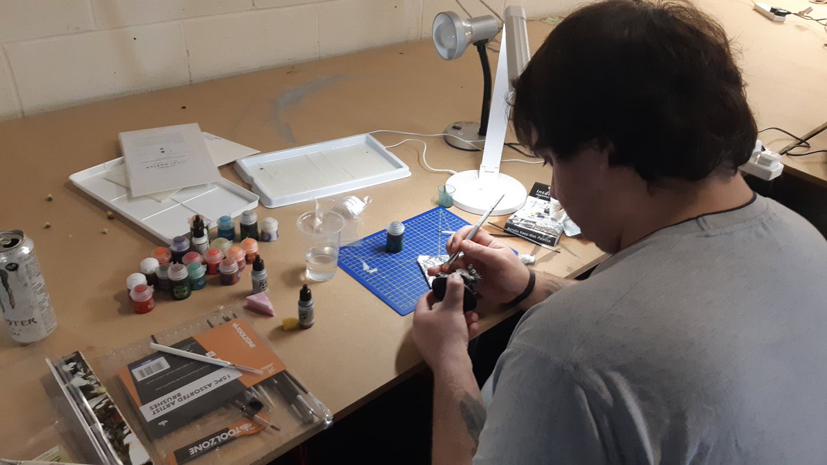 PaintedByG's tweet photo. #PBGMasterclass was a resounding success today @battlebunkerltd! Great group of painters turned out some fantastic Blight-Haulers!
Working on my next class now, I'll hopefully announce it soon.
#Warmongers #NewAoS #AgeOfSigmar #40k https://t.co/AmR57I6HRs