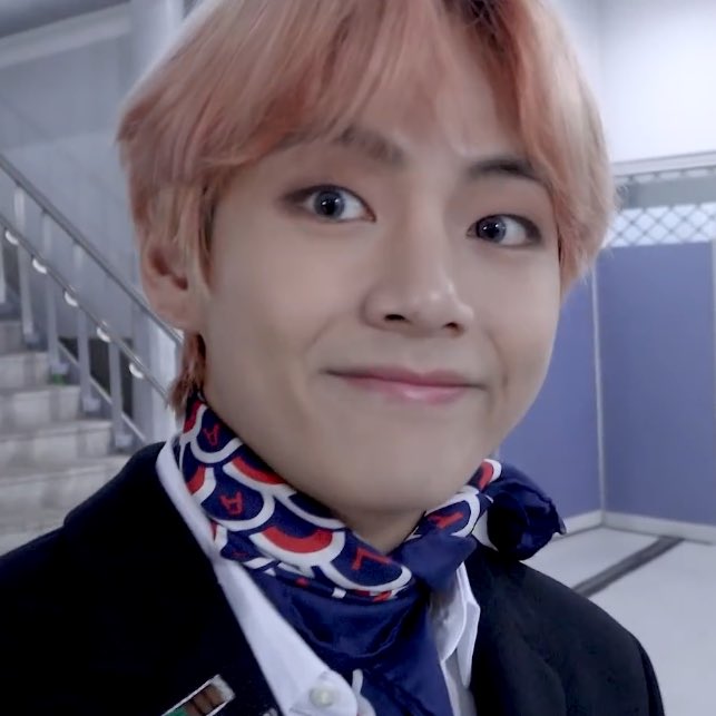 뷔슈 Pics (@rolxgucci) on Twitter photo 