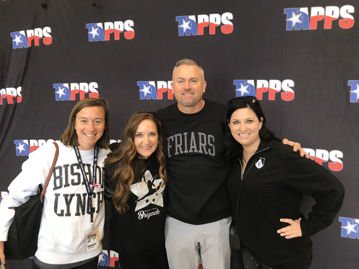 GourleyCarla's tweet photo. We have arrived in Waco! #GoFriars #TakeState The Officers and the pom routine have already performed π€ #ForReese https://t.co/TojvnuuYef