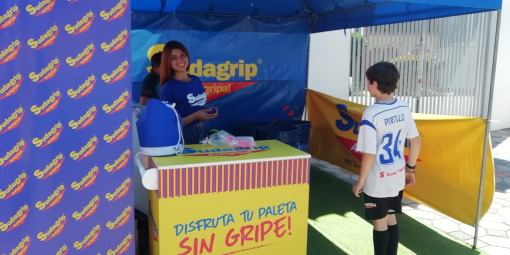 FESAELSALVADOR's tweet photo. Nuestro Patrocinador @Sudagrip nos acompaña en el convivio de #Campeones2019, realizando dinámicas y juegos, además de brindar promocionales y @Sudagrip para todos los asistentes 🙌🏼⚽️💪🏼😀 https://t.co/SPII3LHiiM