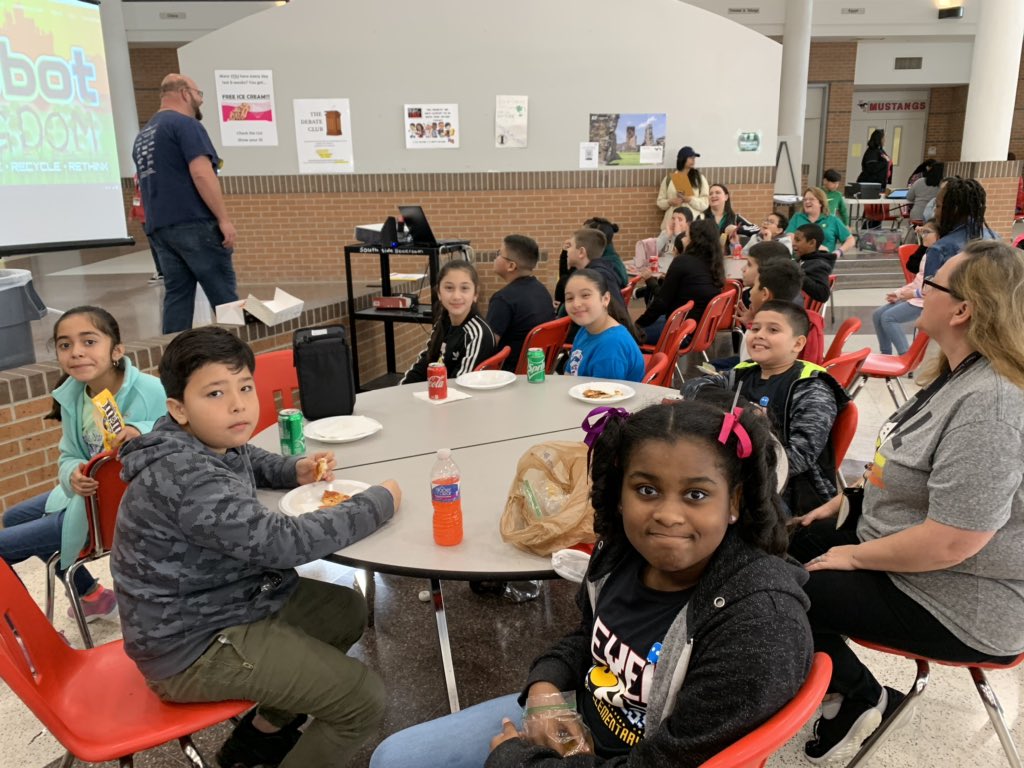 TeachBenitez's tweet image. It’s a learning lunch day with #RoboJoe here at @AllEarthEcobot! It’s the quietest school cafeteria I’ve ever experienced! 🤫🍕🥤🤖
@AllEarthEcobot #Robotics #ElemSTEM #PSEstrong #BullBOTS