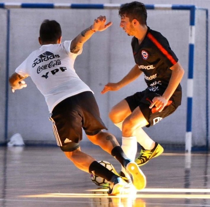 🇨🇱 Leprosos en acción: los chilenos <a href="/bernardoaraya04/">Bernardo Araya</a> y <a href="/renatein6/">Renato Martínez-Conde Díaz</a> participaron de amistosos de <a href="/LaRoja/">Selección Chilena</a> ante <a href="/Argentina/">🇦🇷 Selección Argentina ⭐⭐⭐</a>.

⚽ ¡El capitán Araya marcó un golazo!