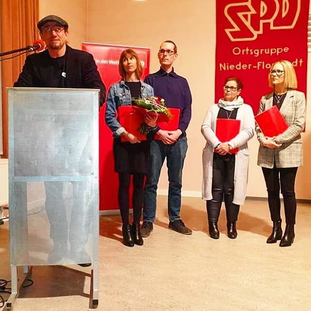 TragerdesLichts's tweet photo. Gestern ist uns der Ehrenamtspreis der SPD in Florstadt verliehen worden. Als wir 2016 unser @projekt200plus gegründet hatten, hätten wir nie geglaubt, dass wir je so viele Menschen erreichen würden, die mit uns insbesondere Heimkinder im Bulgarien und R… https://t.co/XQRT99q7JI https://t.co/Ccs8unZ5iF