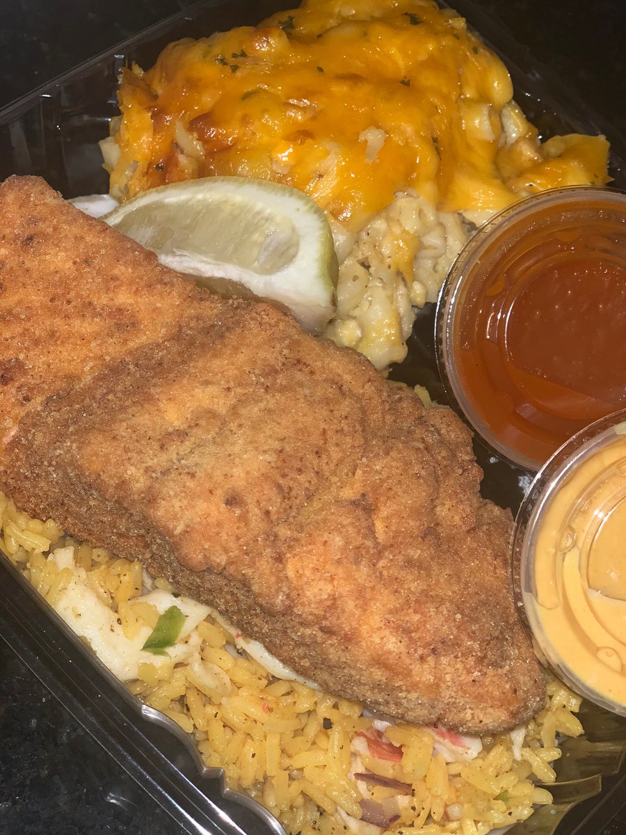 naaeee__xx's tweet photo. 🥵 fried salmon fried chicken https://t.co/6CYjcITYil