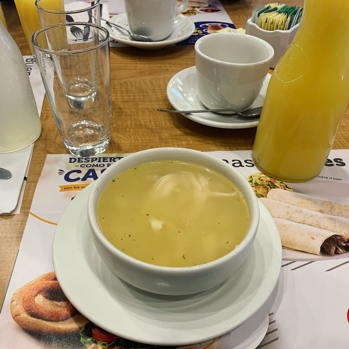 Howeverandever's tweet image. ALMORZANDO PARA IRME A MIS CLASES DE DOCTORADO 
#eattime #almuerzo #vips #healtyfood #howeverandever