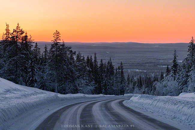 ThomasKast1's tweet photo. This morning I drove some tour guests back to the airport. Mother Nature sure didn't make it easy for them to say goodbye, don't you think?
Tour page: https://t.co/Z12vbZ0iFO
#salamapaja_tours #lapland #winter #finland https://t.co/DK3Jyiwtry