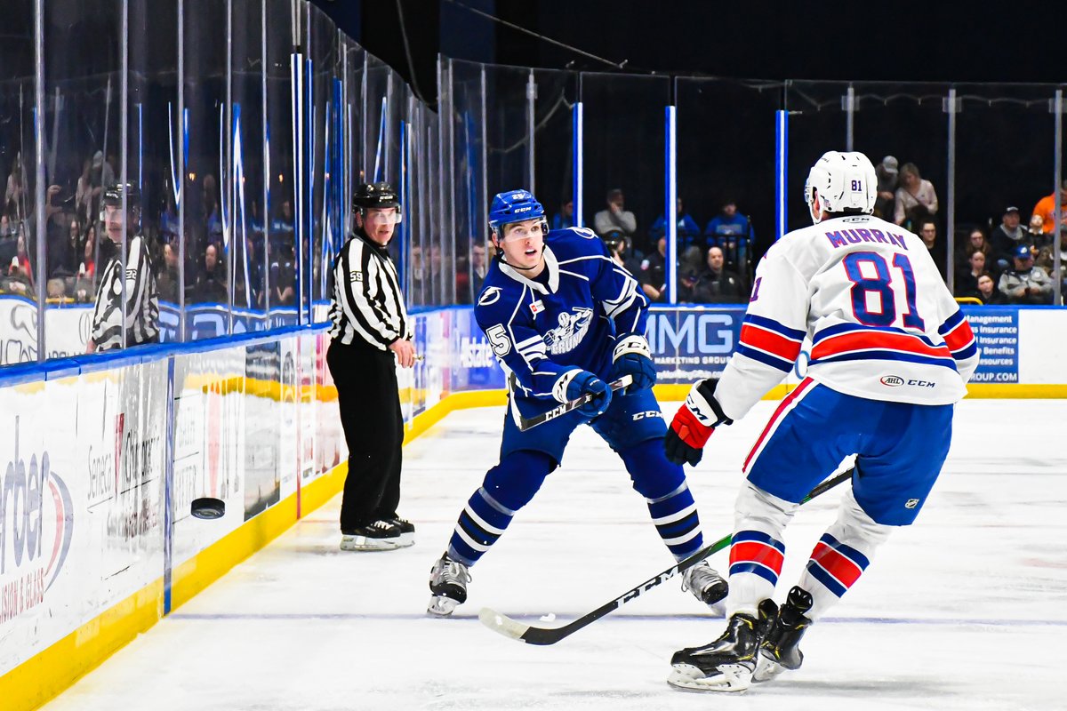 SyracuseCrunch's tweet photo. Coming up: 👊 vs. 🇺🇸

🏒 7 p.m.
📍 Upstate Medical Arena 
🎟 https://t.co/Cw6e9dmLFy
📺 https://t.co/rK4s4ENZyi 
📻 @ESPNSyracuse 
📱 #ROCvsSYR https://t.co/0luIaj52Dy